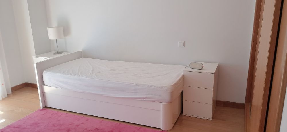 Cama de criança com colchão
