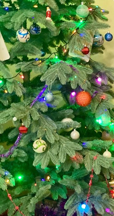 Продам штучну ялинку преміум якості.  2,2 м