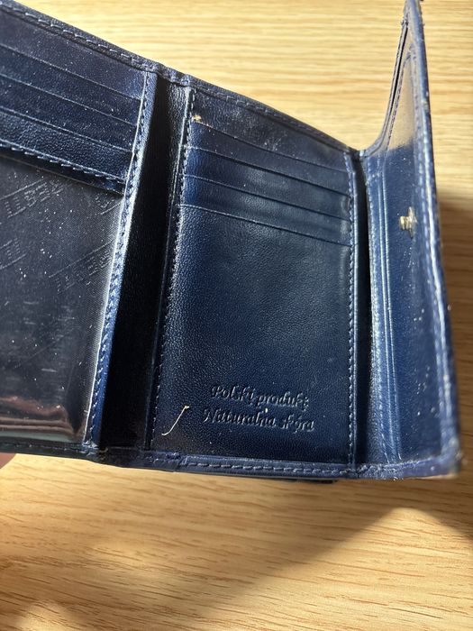 Granatowy portfel skórzany