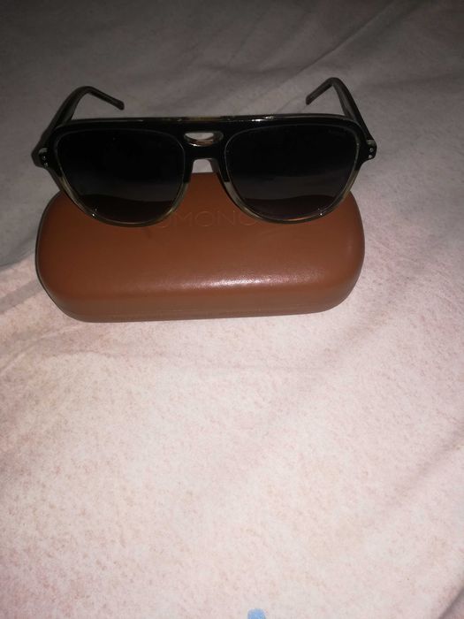 Óculos de sol como novos.