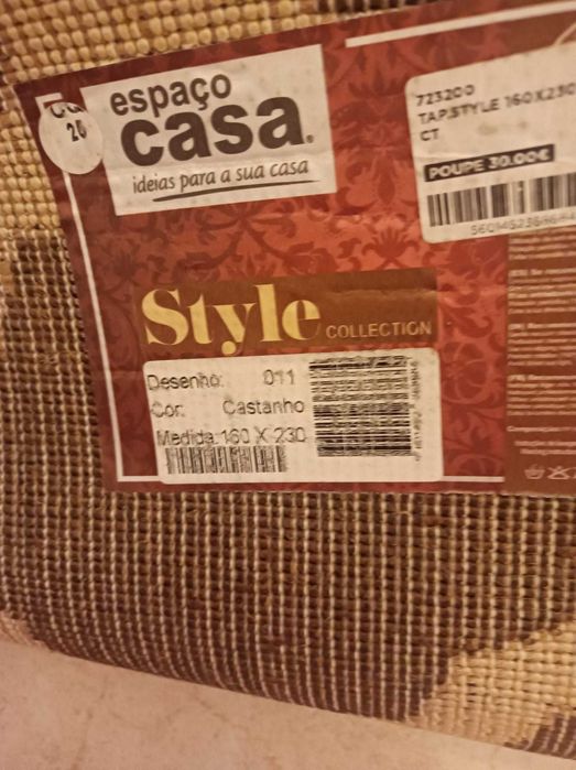 Tapetes em tons castanho para a sala