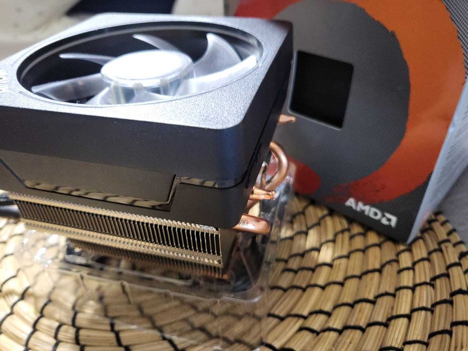 Ryzen 7 3700X, chłodzenie RGB, nieużywane