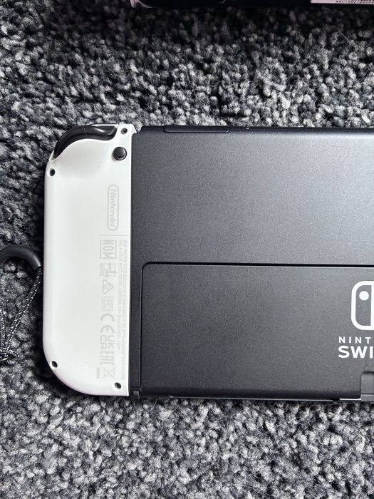 Consola Nintendo Switch Oled + 2 Jogos