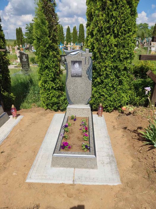 ПАМ'ЯТНИКИ з граніту, бетону, мармурової крихти