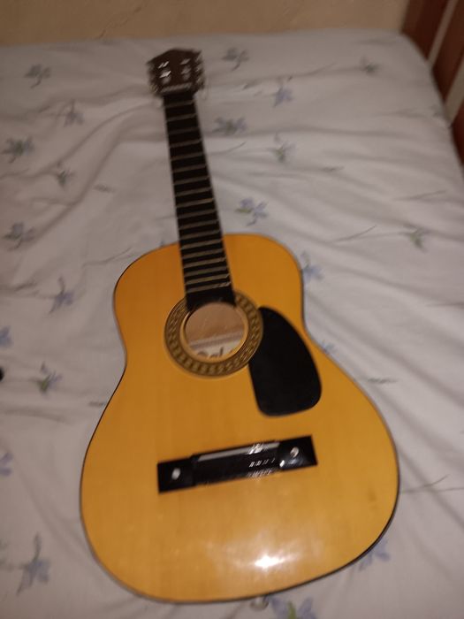 Viola media sem as cordas em otimo estado