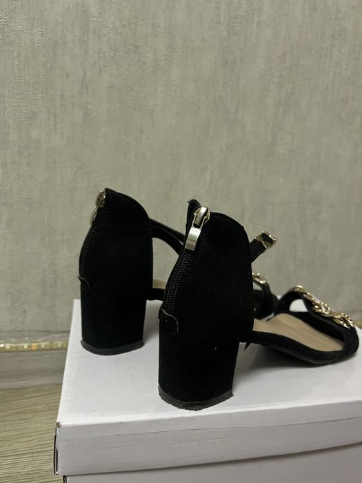 Жіночі босоніжки