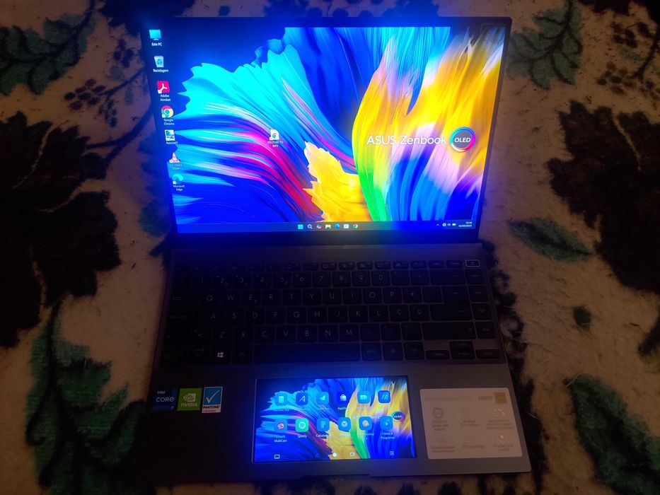 PC ASUS Zenbook UX 5400E