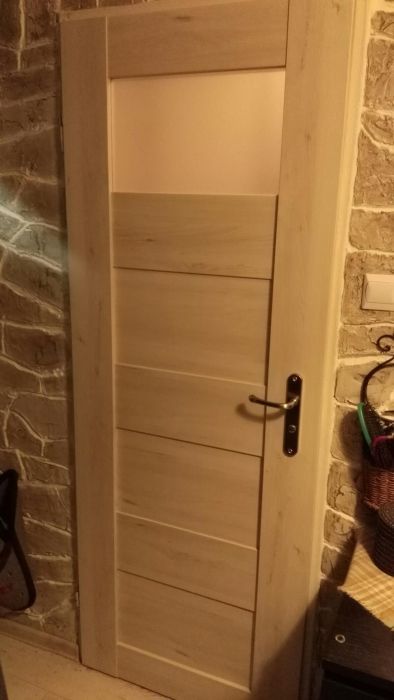 montaż drzwi na stare futryny