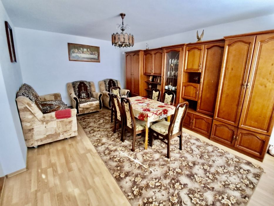 Продається 2-поверховий котедж