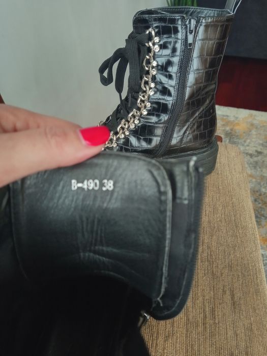 Botas pretas pelo tornozelo Bellucci
