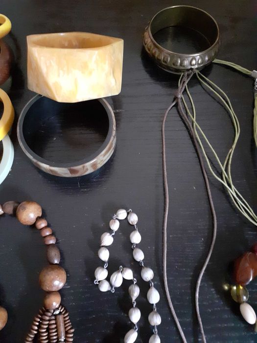 Lote conjunto de bijuteria africana, étnica,  tons terra 27 peças