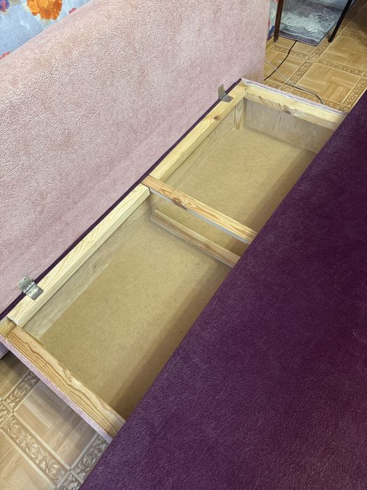 Меблі,зручні компактні дивани в одному кольорі