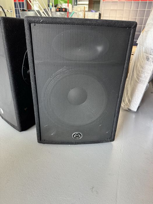 2 Colunas Wharfedale Pro SVP‑X15 e tripés
