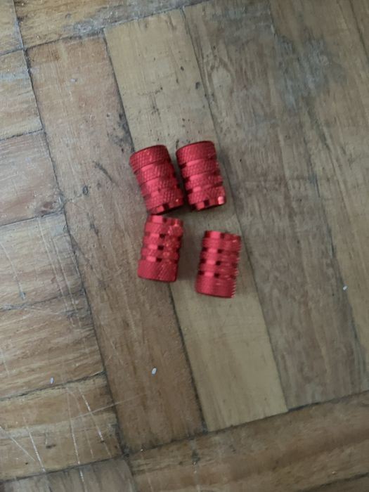 Tampas de camera de ar personalizadas vermelhas