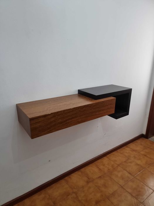 Estante composta para Tv ou arrumação.