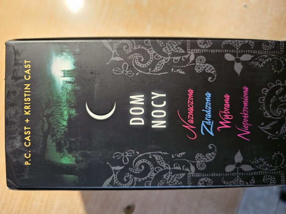 Dom Nocy seria książki