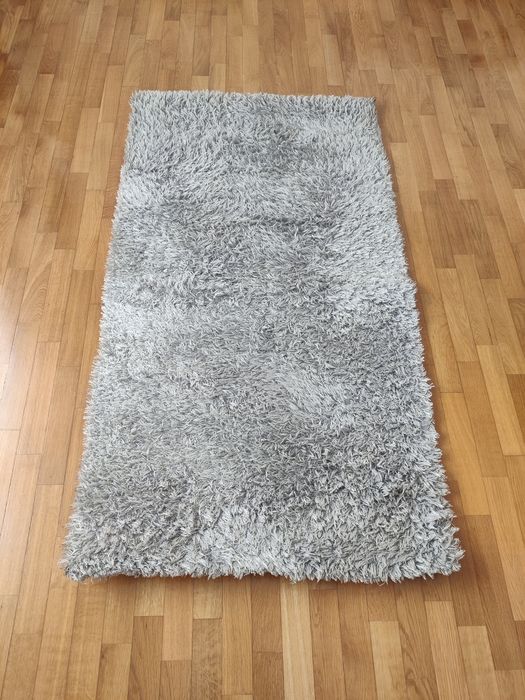 Tapete retangular cinzento