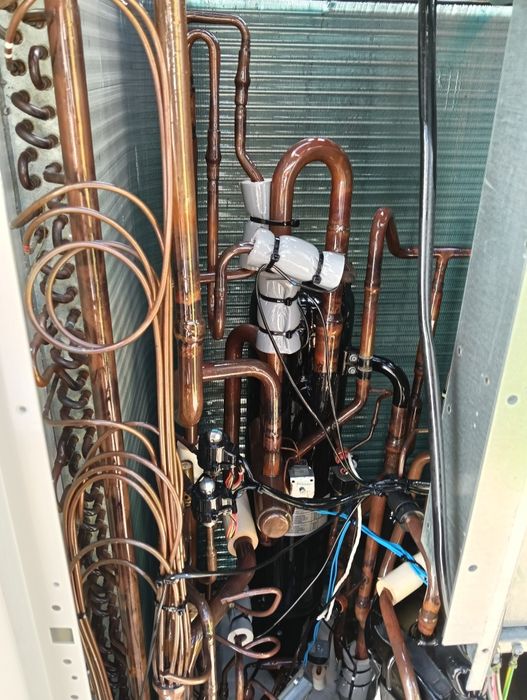 Daikin vrv III com 6 cassetes 4 vias.