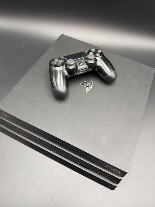 Konsola pS4 pro 1 GB Pad