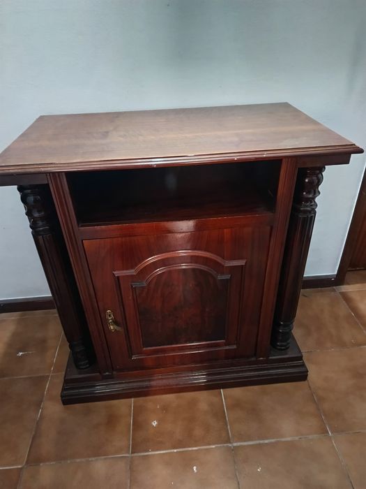 Bar da madeira.em bom estado.
