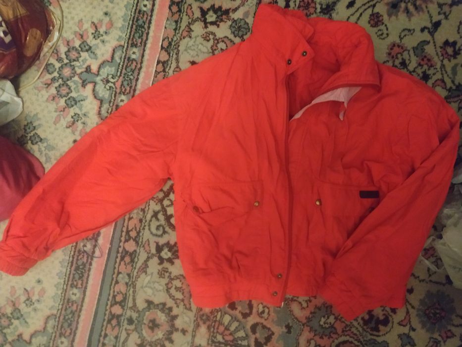 Куртка жіноча червона