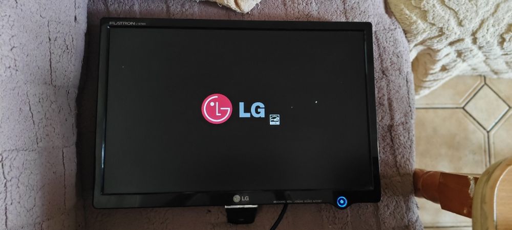 LG  L197WH-PF Black
