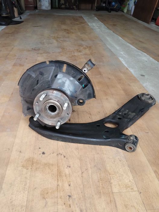 Поворотний кулак, Хюндай Соляріс 2015рік. В зборі з підшипником.