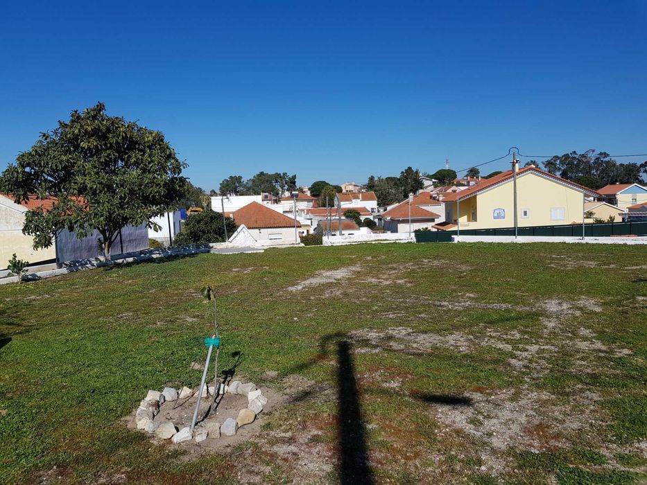 Vendo/Permuto Terreno 1.190 m² c/benfeitorias Charneca de Caparica
