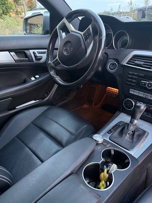 Mercedes-Benz C-Class 2014 VIN WDDGJ4HB2FG371207 фото оголошення 7 з 15