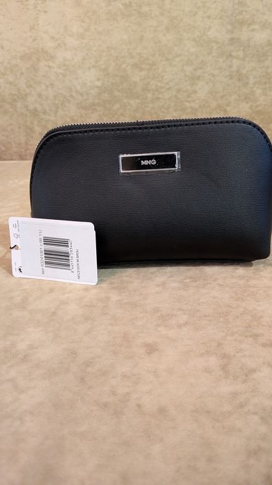 Косметичка бренд Mango