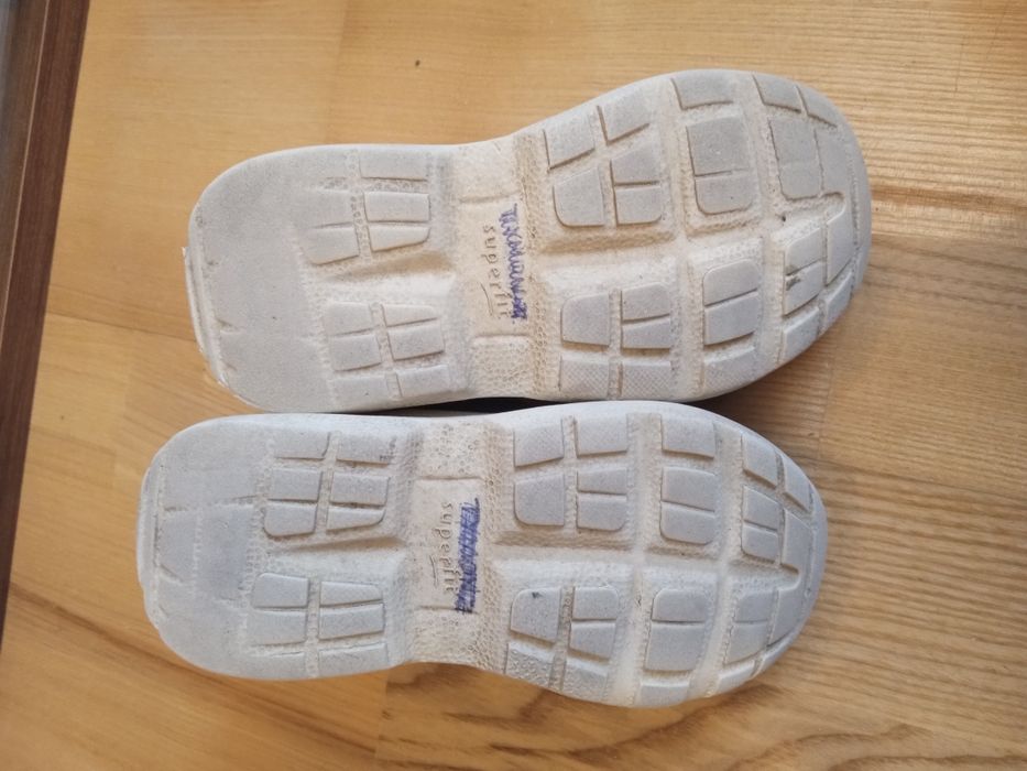 Buty sportowe superfit, 25, długość wkładki 16.4, bardzo lekkie