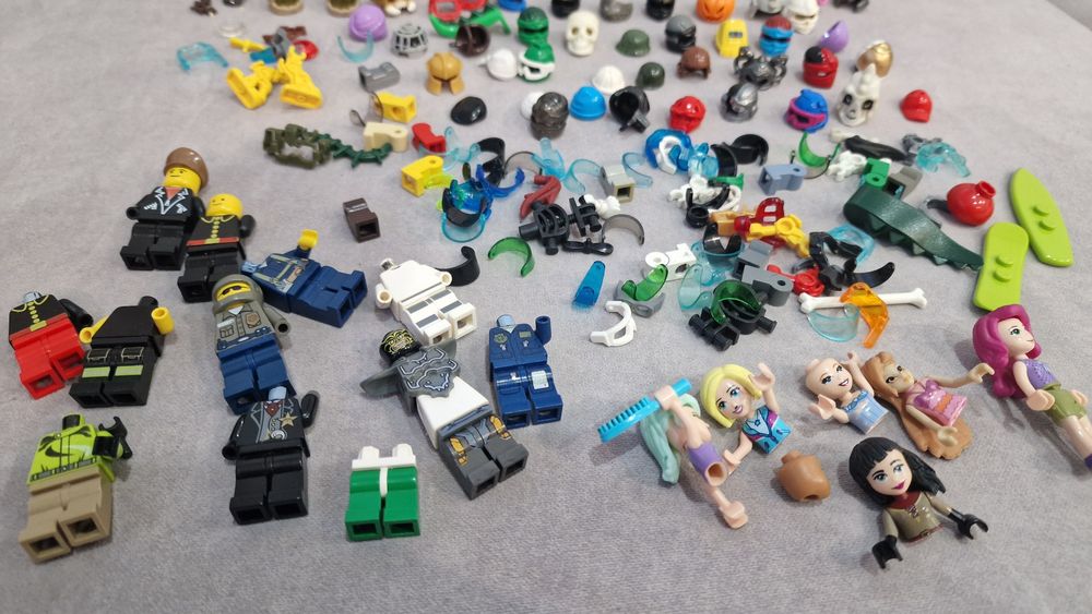 Lego czapki akcesoria ludziki całość
