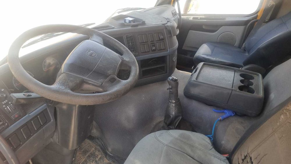 Camião Basculante Volvo 4 eixos