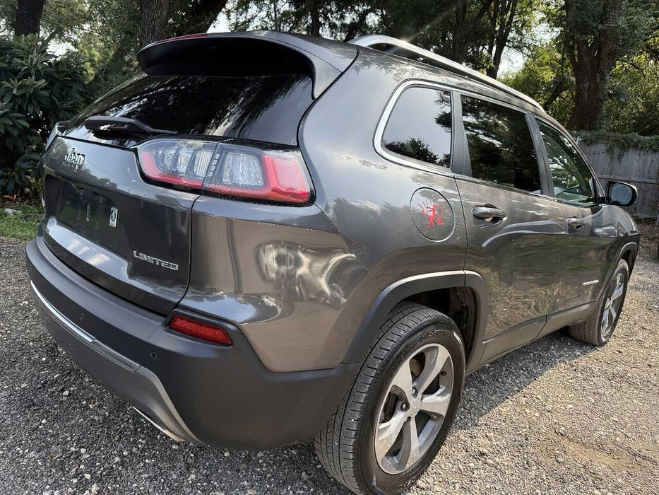 Jeep Cherokee      2020