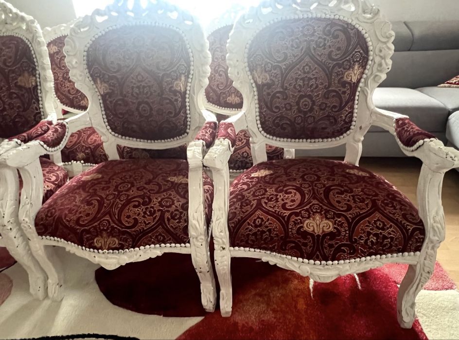 Zestaw mebli drewnianych