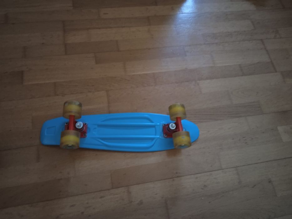 Skate azul nunca usado