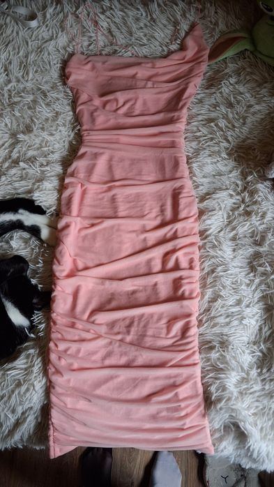 Рожева міді сукня від oh polly