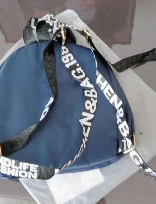 Nowy granatowy plecak