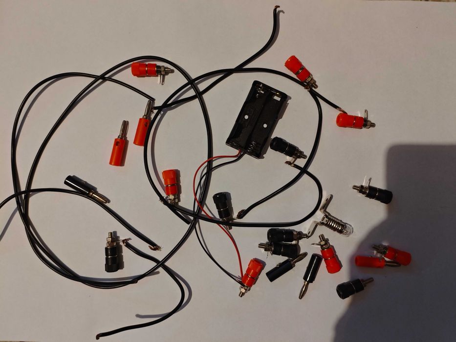 Zestaw na technikę - wtyczki, kable