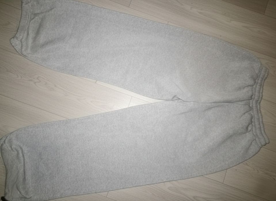 Спортивні сірі штани