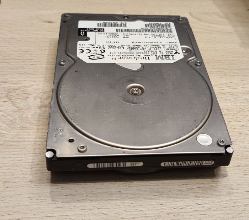 Dysk twardy IBM Deskstar  61 GB (model IC35L060AVVA07-0 sprawny