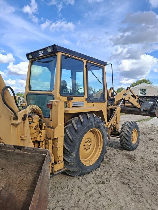 Koparkoladowarka  MF 50HX,  4x4  .