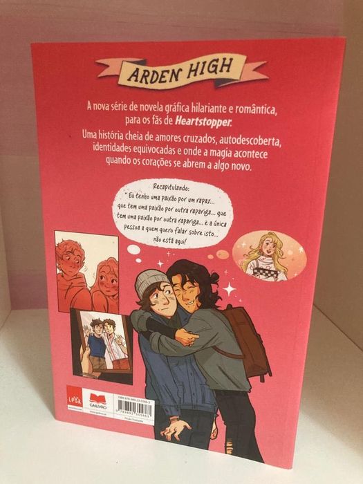 Livro: “Noite de Reis 
Arden High N.º 1”. Molly Booth e Stephanie Kate