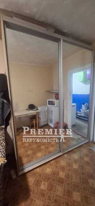 Кімната з ремонтом біля ринку Черемушки – меблі, техніка, готова до заселення