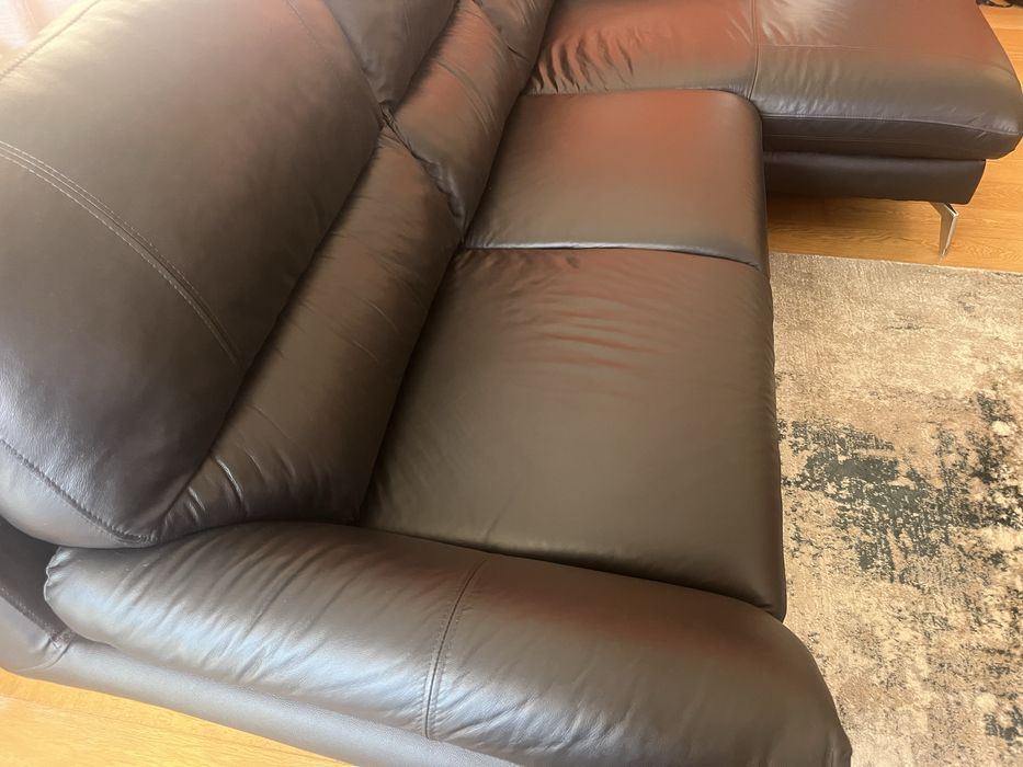 Sofa em pele c/ chaise lounge castanho