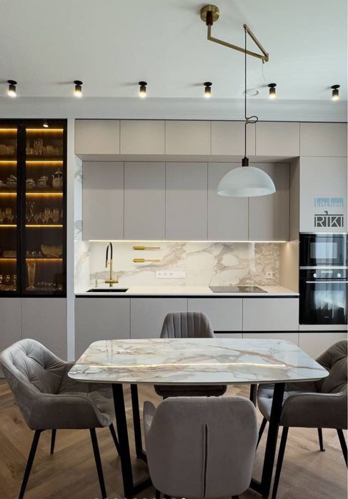 Пленка-самоклеящаяся