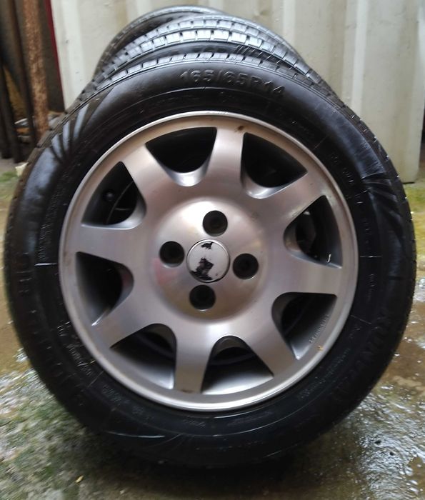 Jantes 14” com pneus 165/65 R14