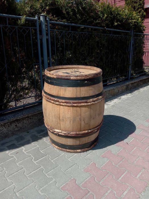 Sprzedam beczkę dębową 220 litrów