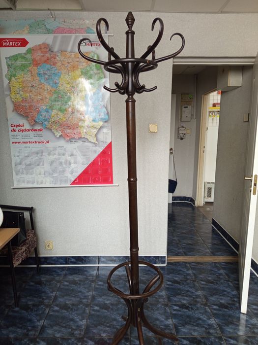 Wieszak stojący na ubrania