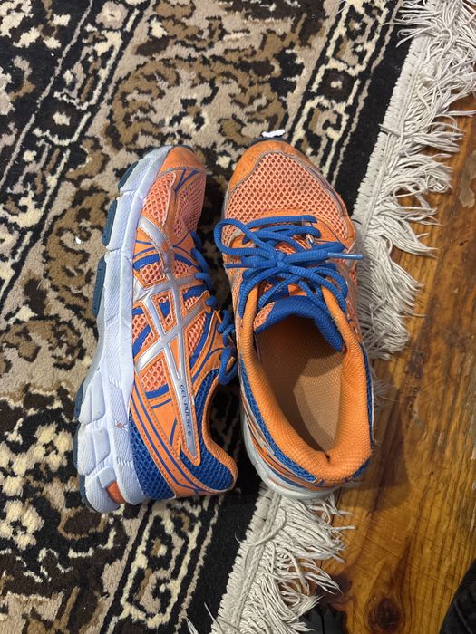 кросівки асікси для волейболу